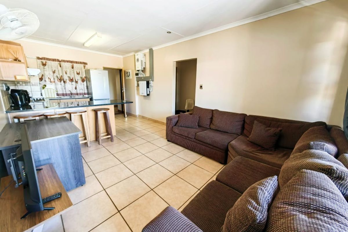 Modern 2-Bedroom Apartment with a Balcony - Photo 2