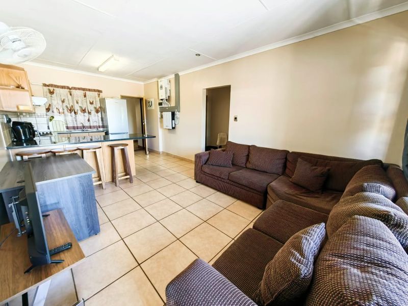 Modern 2-Bedroom Apartment with a Balcony - Photo 2