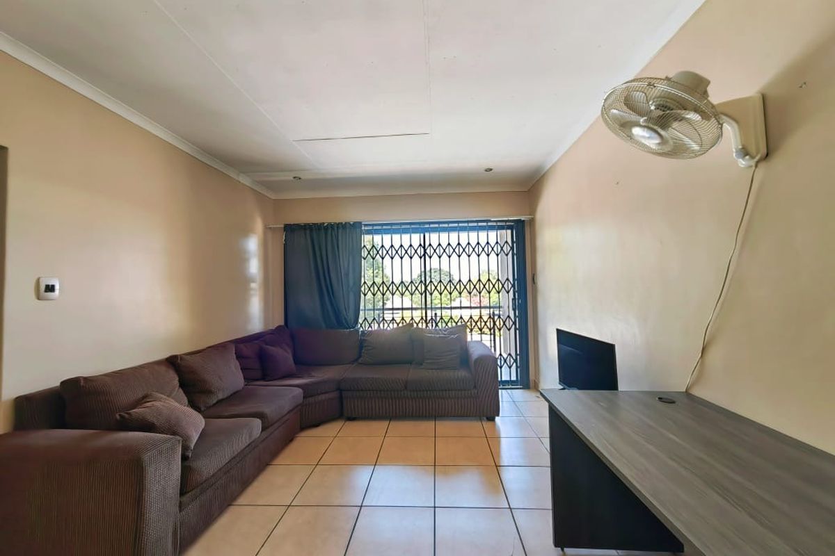 Modern 2-Bedroom Apartment with a Balcony - Photo 3