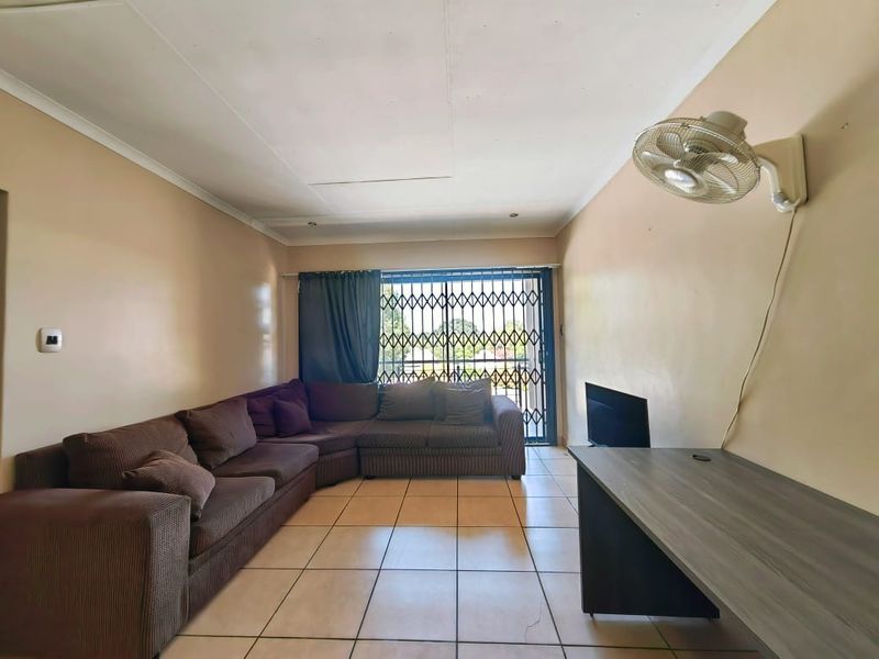 Modern 2-Bedroom Apartment with a Balcony - Photo 3