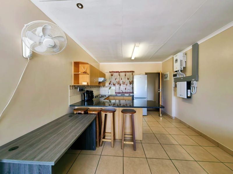 Modern 2-Bedroom Apartment with a Balcony - Photo 5