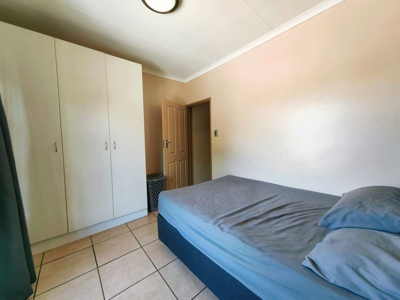 Modern 2-Bedroom Apartment with a Balcony - Photo 9