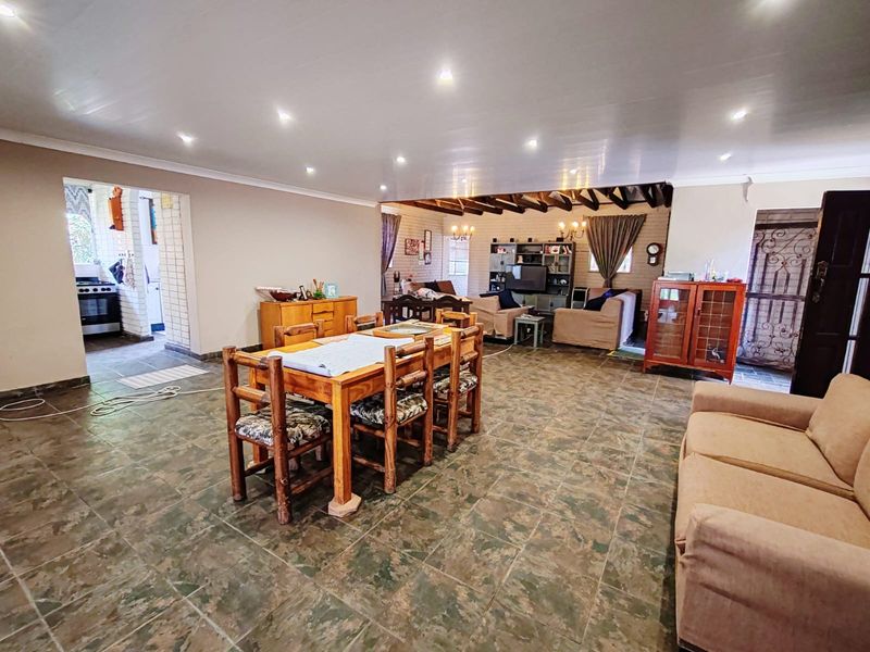 Beautiful Grimbeeck Park! - Photo 9