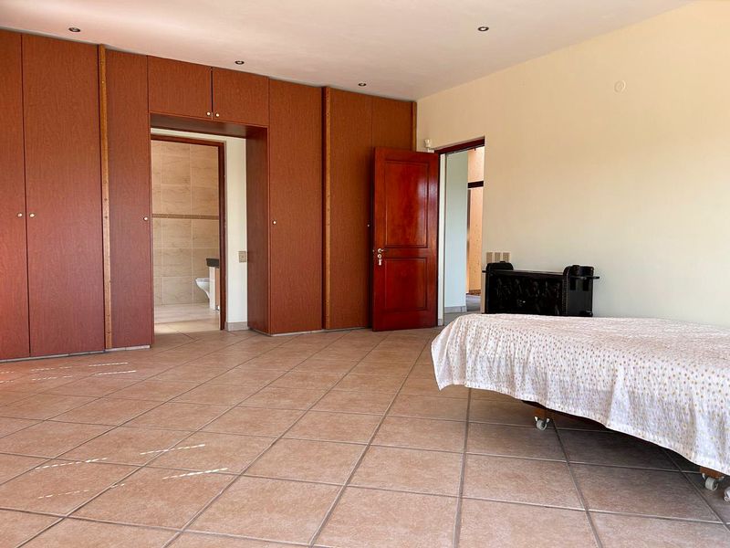 Experience Living Close to Nature in This Stunning Double-Storey Family Home - Photo 7