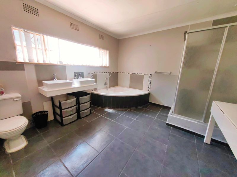 A Rare Opportunity: 10.2-Hectare Small Holding with Thriving Brewery, Bar & Event Venue - Photo 9