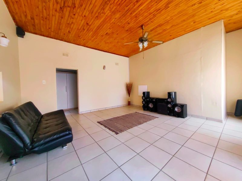 A Rare Opportunity: 10.2-Hectare Small Holding with Thriving Brewery, Bar & Event Venue - Photo 7