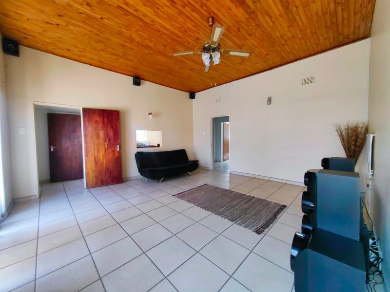 A Rare Opportunity: 10.2-Hectare Small Holding with Thriving Brewery, Bar & Event Venue - Photo 6