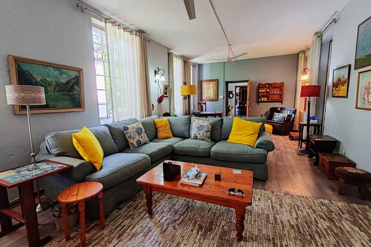 Elegant Family Home in Grimbeeck Park! - Photo 3