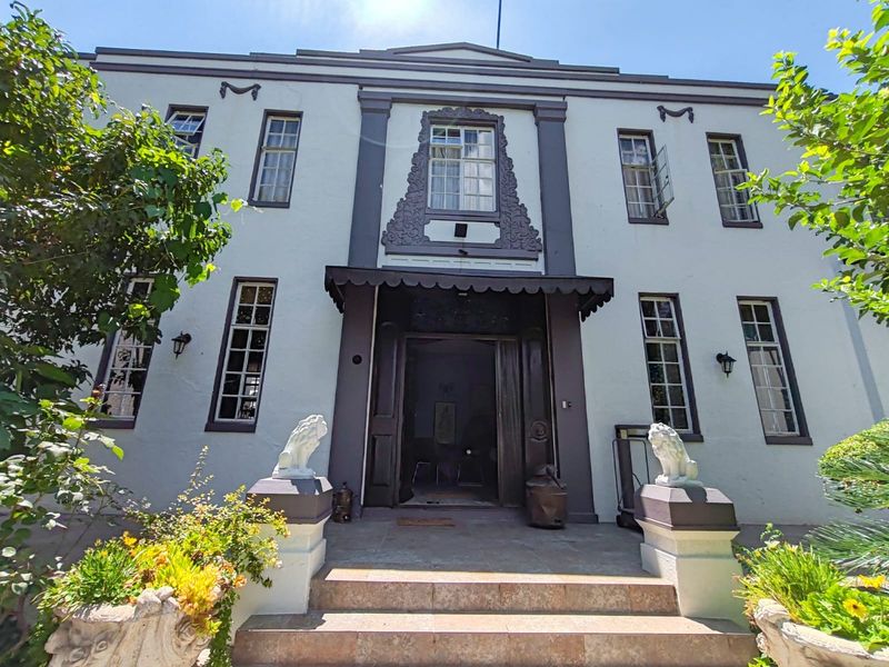 Elegant Family Home in Grimbeeck Park! - Photo 2