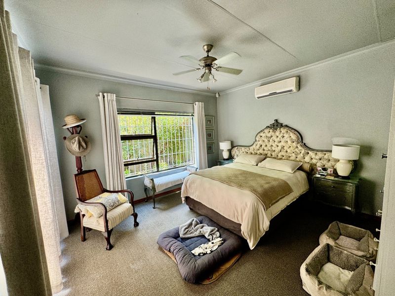 DUAL MANDATE: Luxury 3-Bedroom Home – Solar, Backup Water & More! - Photo 10