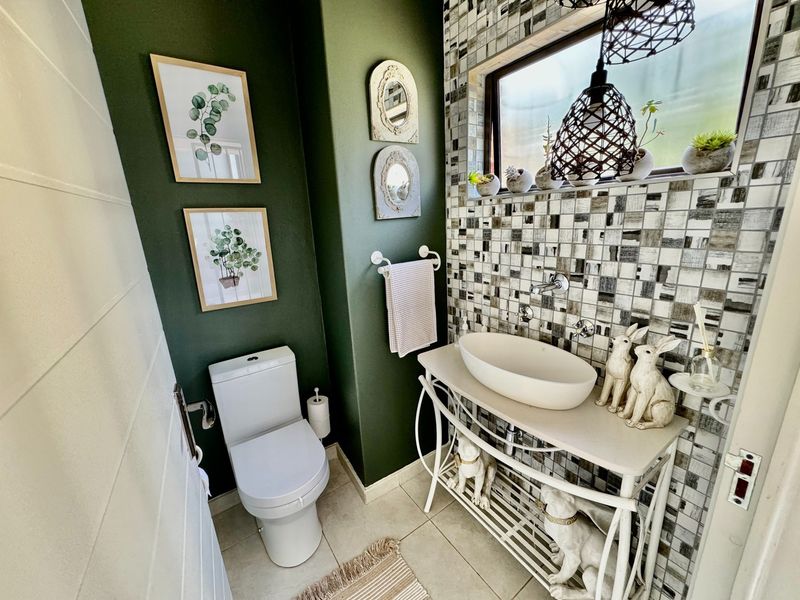 DUAL MANDATE: Luxury 3-Bedroom Home – Solar, Backup Water & More! - Photo 8