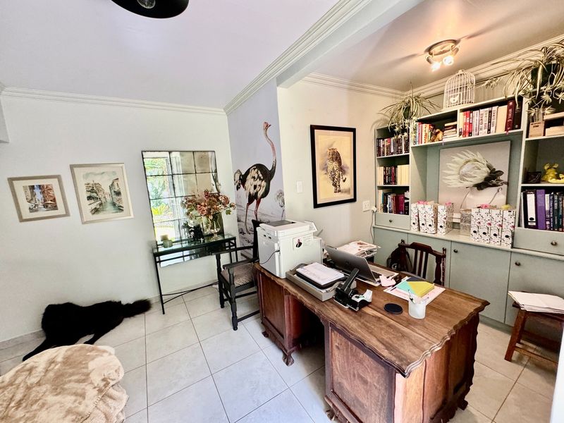 DUAL MANDATE: Luxury 3-Bedroom Home – Solar, Backup Water & More! - Photo 7