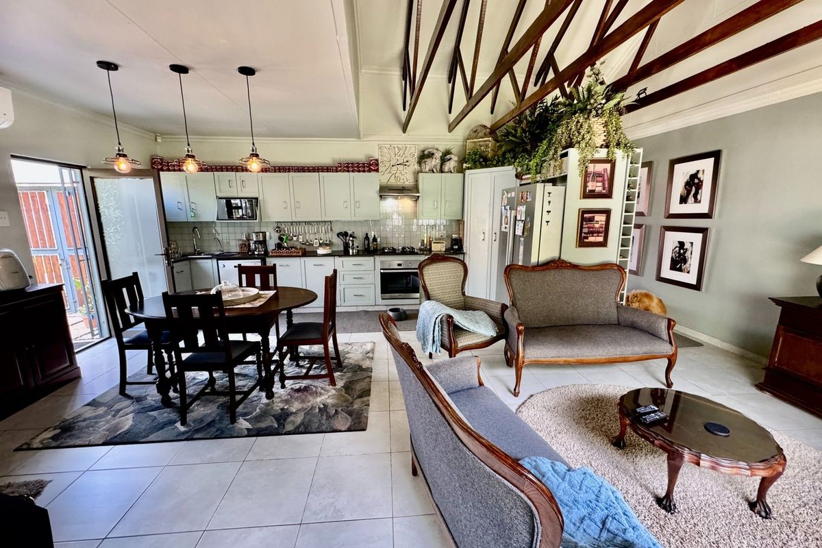 DUAL MANDATE: Luxury 3-Bedroom Home – Solar, Backup Water & More! - Photo 3