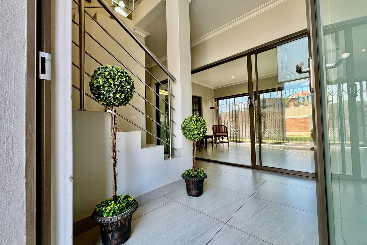 Welcome to this stunning double-storey home in the prestigious Willow De La Mooi Estate - Photo 3
