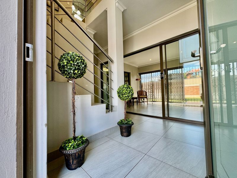 Welcome to this stunning double-storey home in the prestigious Willow De La Mooi Estate - Photo 3