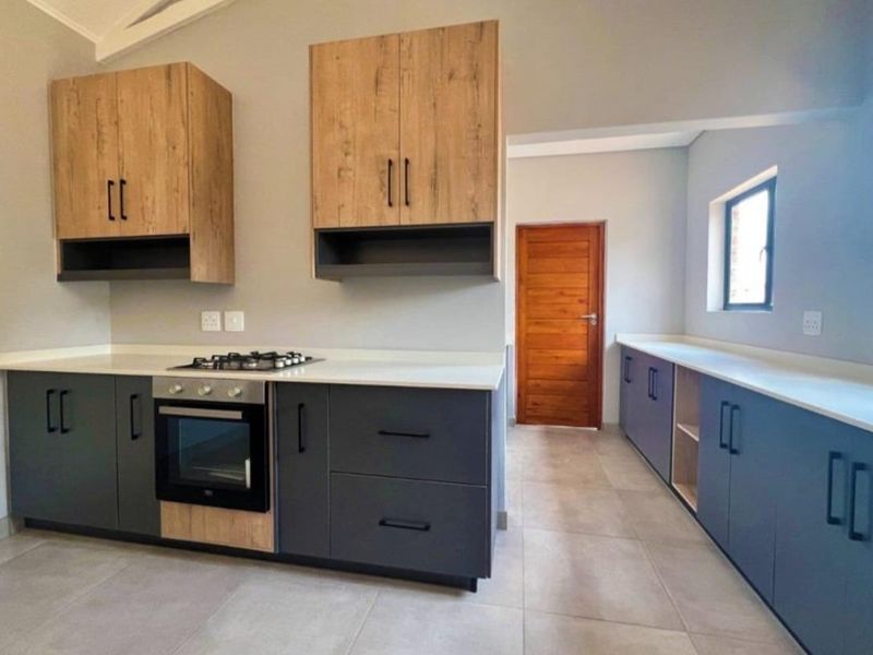 Elegant 3-Bedroom Home in a Secure Estate - Photo 6