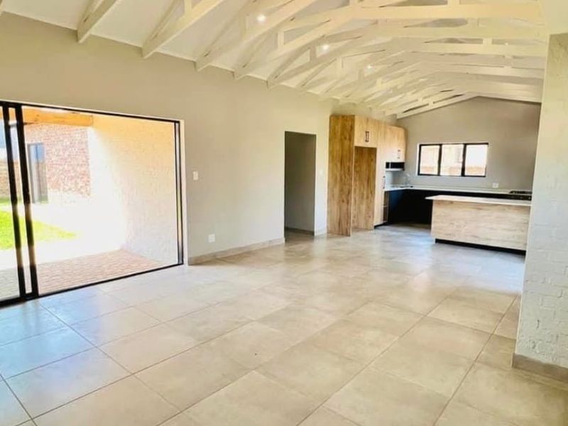 Elegant 3-Bedroom Home in a Secure Estate - Photo 2