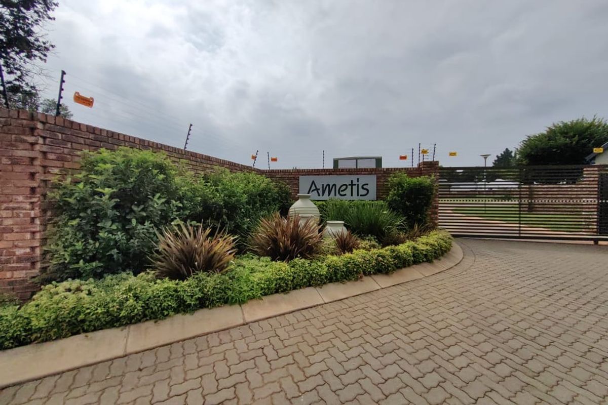 Prime Vacant Land in a Prestigious Secure Estate – Build Your Dream Home! - Photo 2