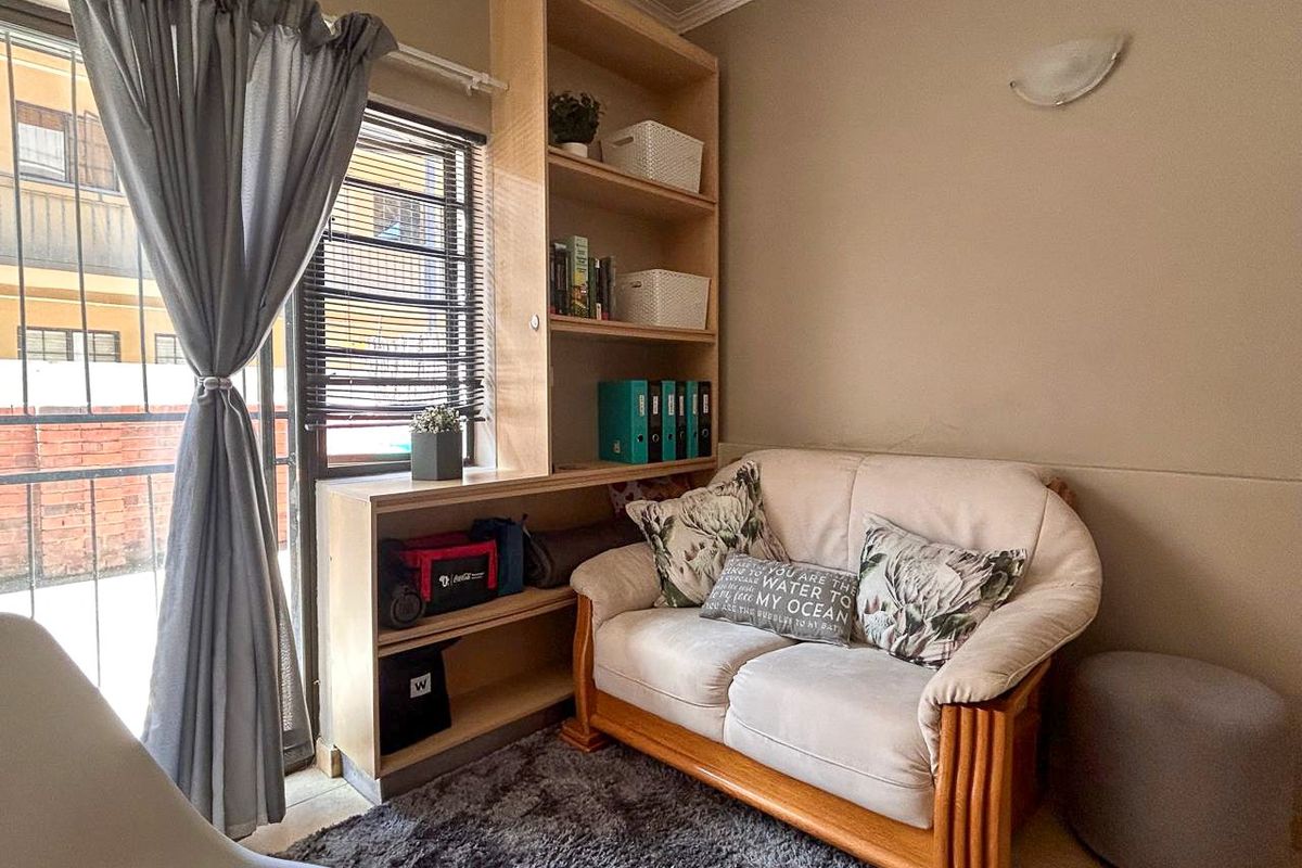 Spacious apartment for sale - Photo 2