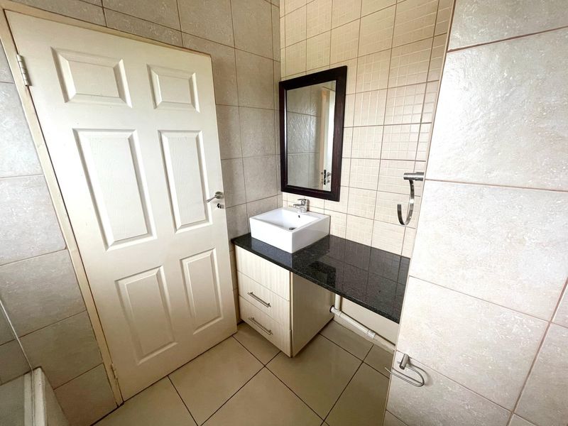 Safe and Secure One Bedroom Apartment - Photo 8
