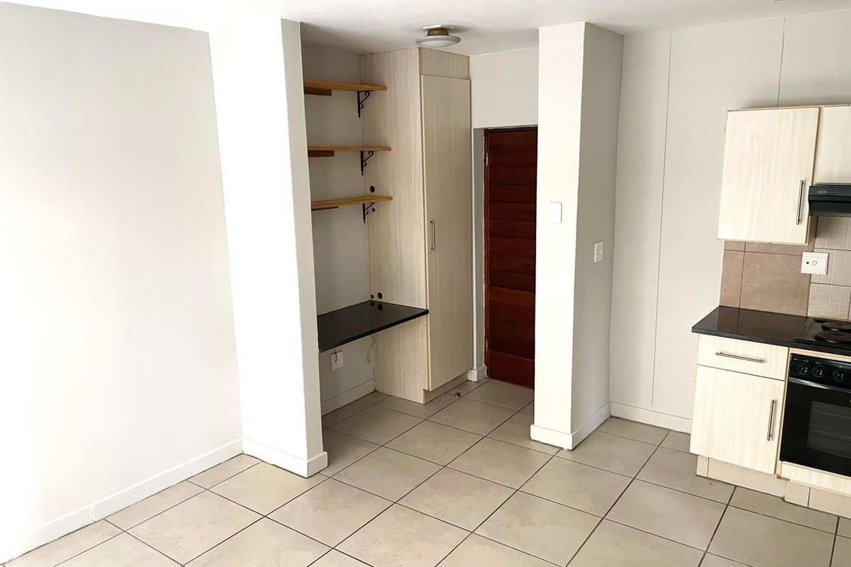 Safe and Secure One Bedroom Apartment - Photo 2