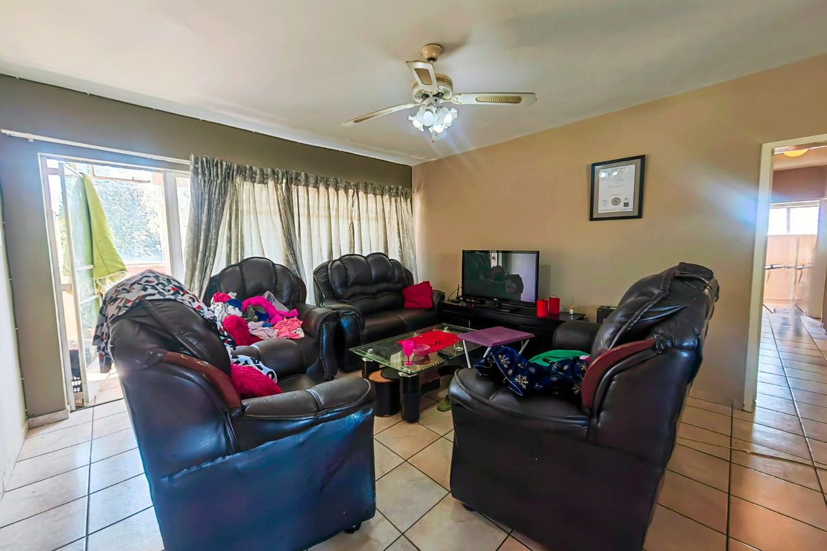 Apartment in Baillie Park - Photo 3