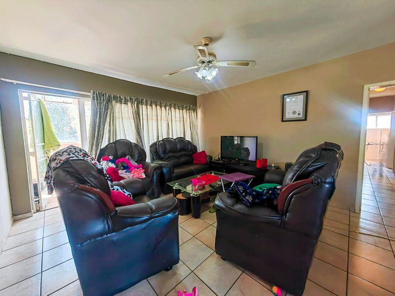 Apartment in Baillie Park - Photo 3