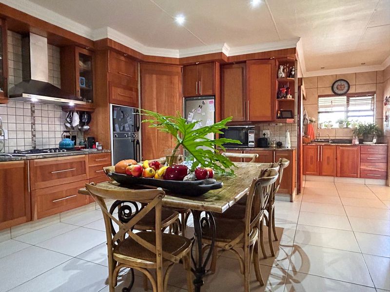 Sophisticated Living Meets Ultimate Comfort in Tuscany Ridge - Photo 10