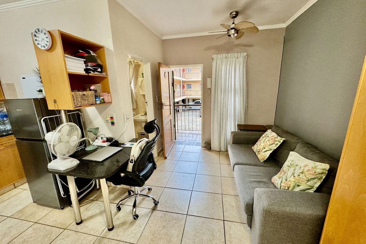 Prime location bachelor apartment. - Photo 2