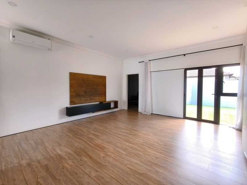 Modern Home in Waterberry Estate! - Photo 2