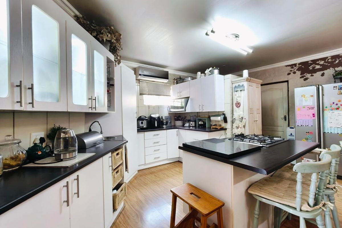 3 Bedroom Townhouse For Sale in Mooivallei Park - Photo 5