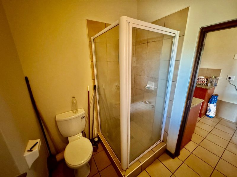 Neat One-Bedroom Apartment with Balcony - Photo 8