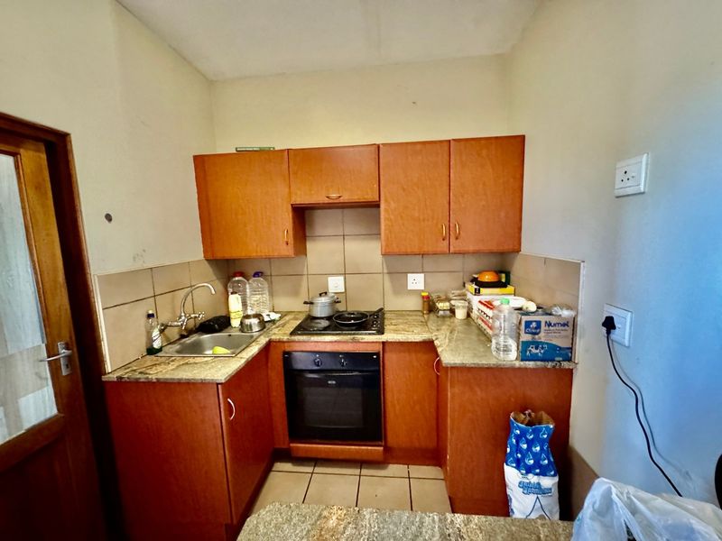 Neat One-Bedroom Apartment with Balcony - Photo 6