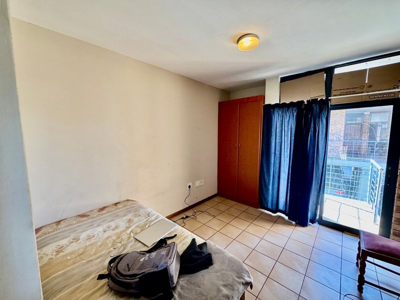 Neat One-Bedroom Apartment with Balcony - Photo 2