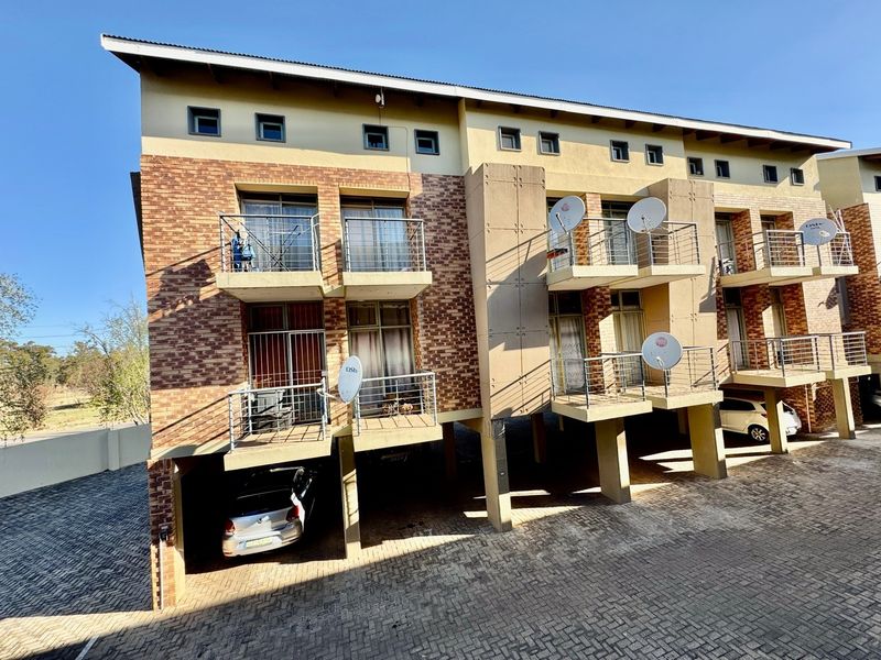 Neat One-Bedroom Apartment with Balcony - Photo 10