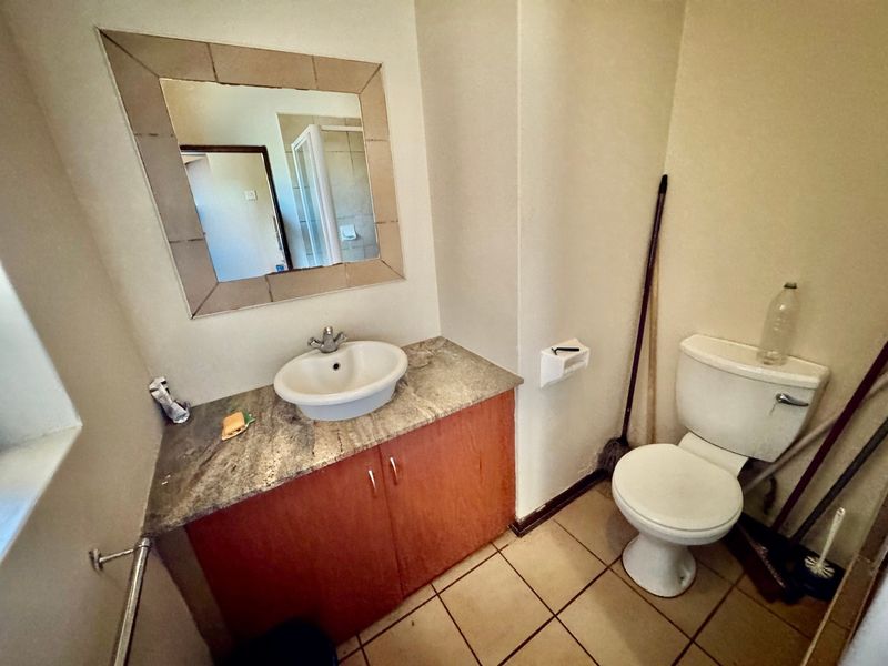Neat One-Bedroom Apartment with Balcony - Photo 9