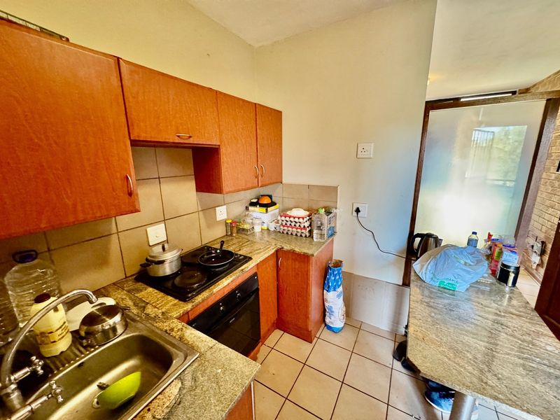 Neat One-Bedroom Apartment with Balcony - Photo 7