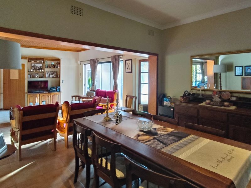 Exclusive Mandate | Elegant Family Living in a Prime Location! - Photo 8