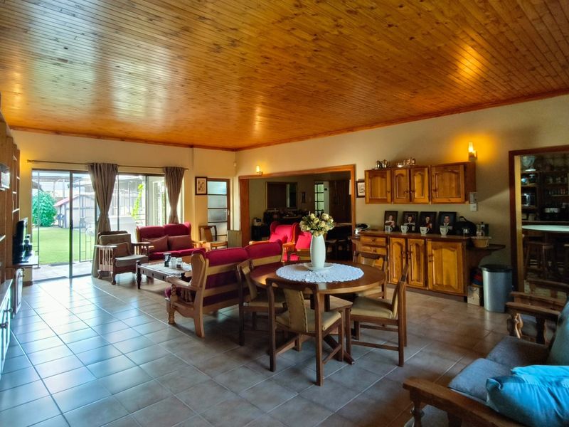 Exclusive Mandate | Elegant Family Living in a Prime Location! - Photo 7