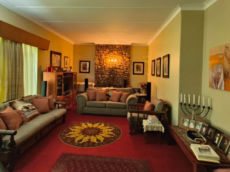 Exclusive Mandate | Elegant Family Living in a Prime Location! - Photo 5