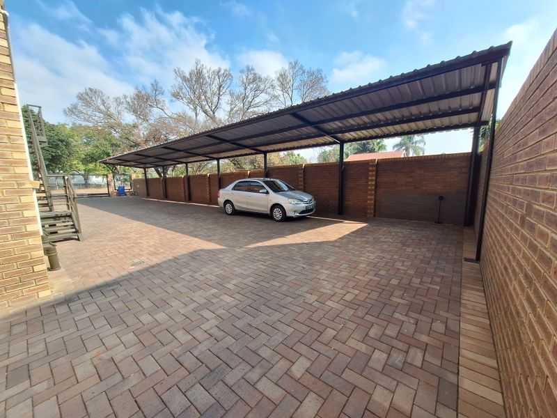 Office Building in Rustenburg Bo-dorp - Photo 4