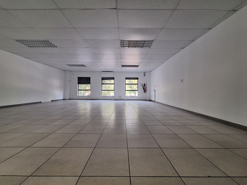 Office Building in Rustenburg Bo-dorp - Photo 8