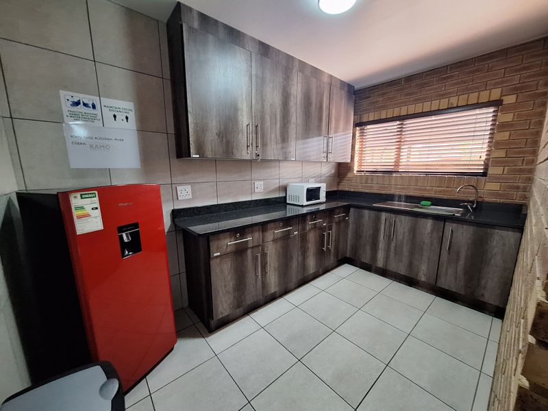 Office Building in Rustenburg Bo-dorp - Photo 7