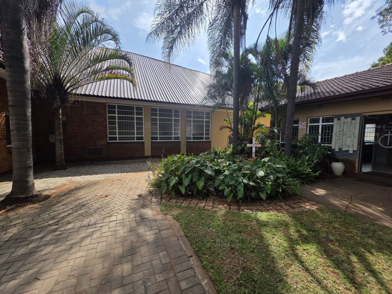 Ideal as a business centre or a school - Photo 1