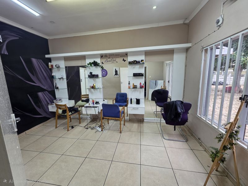 Offices in Bodorp. Seller is VAT Registered. - Photo 9