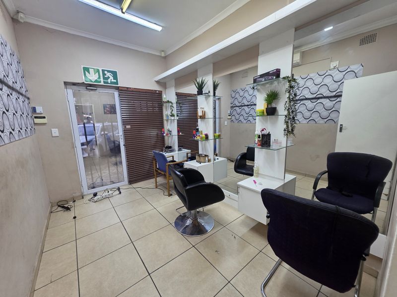 Offices in Bodorp. Seller is VAT Registered. - Photo 10