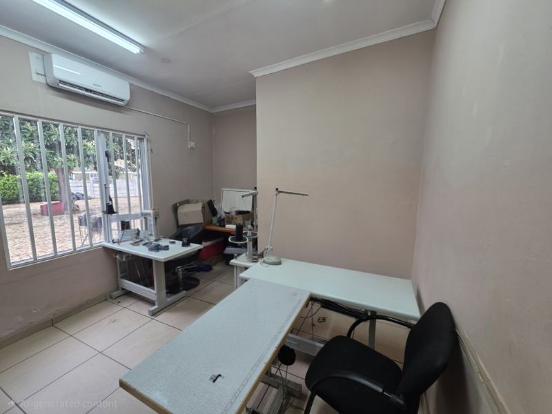 Offices in Bodorp. Seller is VAT Registered. - Photo 8