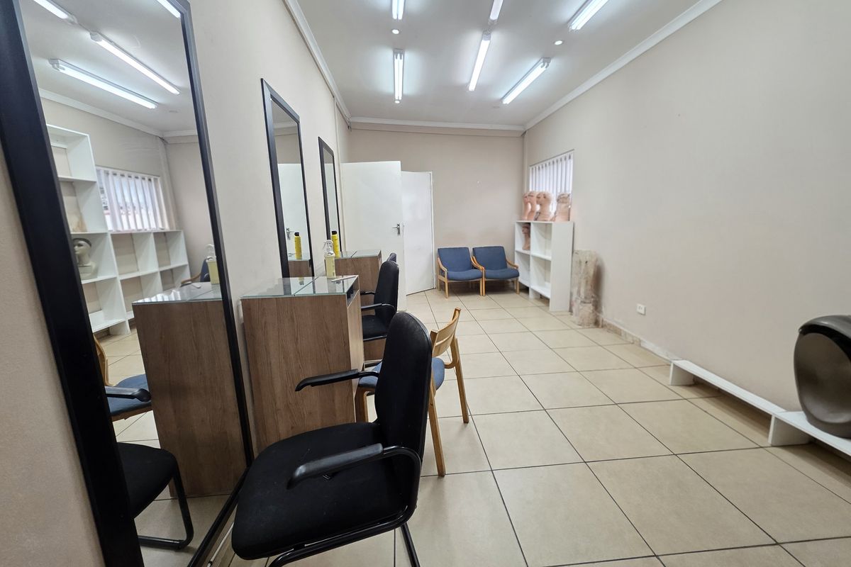 Offices in Bodorp. Seller is VAT Registered. - Photo 4