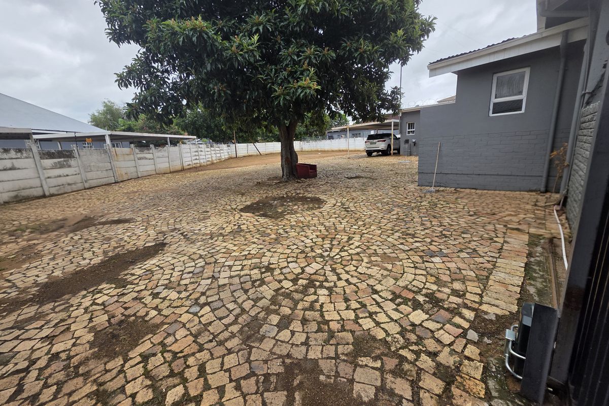 Offices in Bodorp. Seller is VAT Registered. - Photo 3