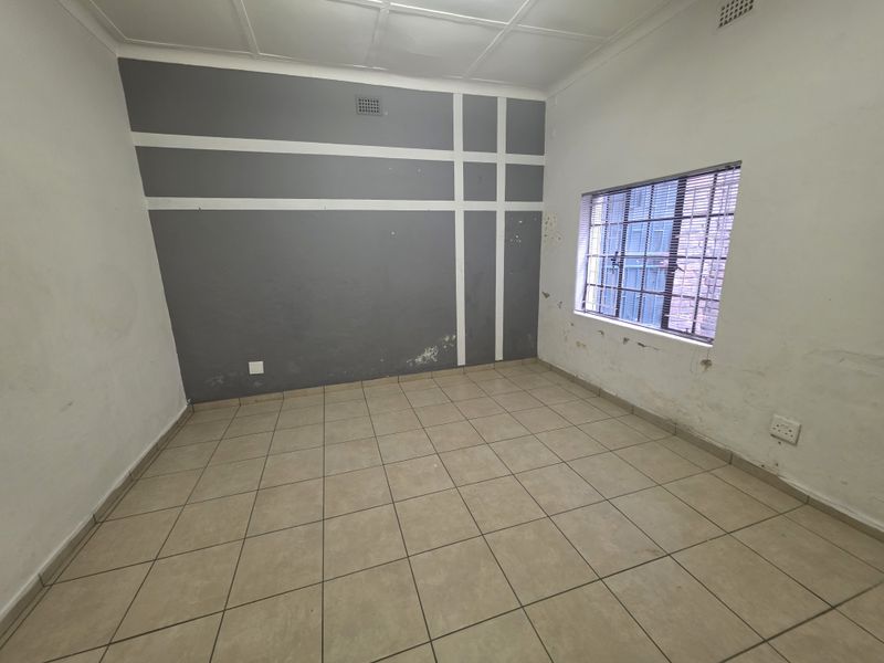 Workshop and Offices - Photo 8